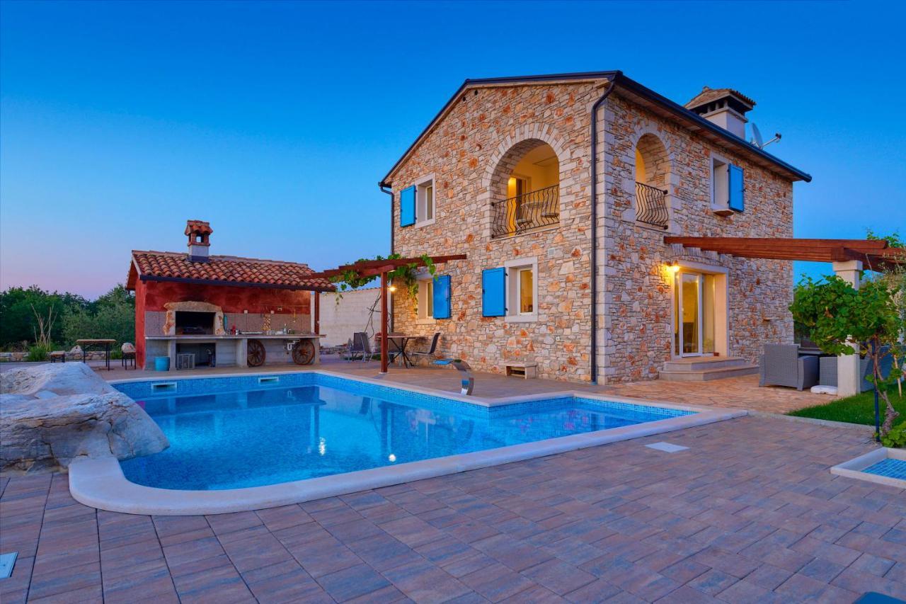 Relax House Surrounded By Olives And Vineyard Villa Stifanici Exterior photo
